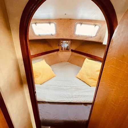 Stylish 80'S Fishing Boat Hotel Sant Adrià de Besòs Eksteriør billede