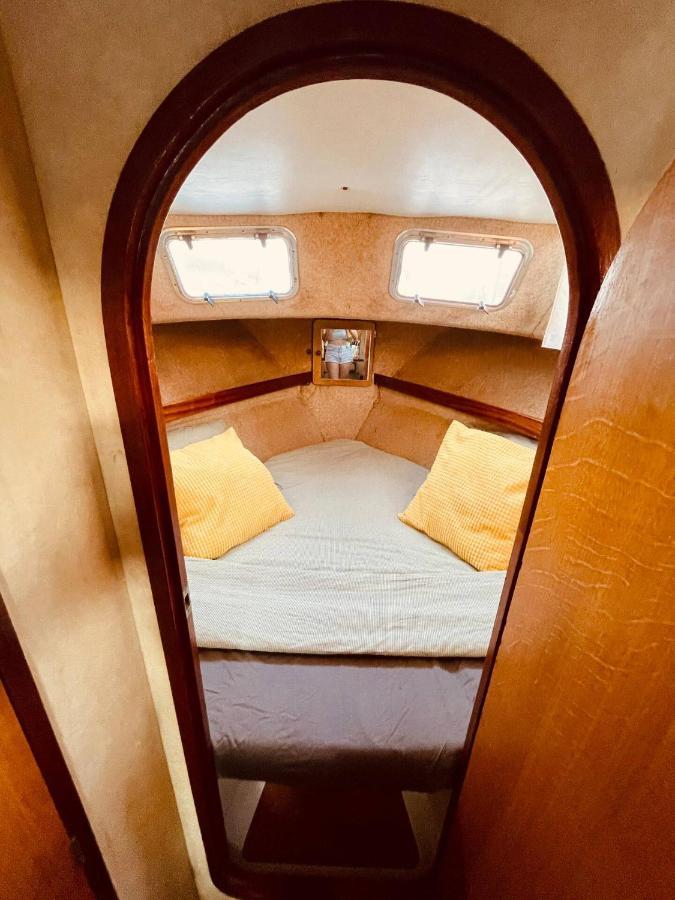 Stylish 80'S Fishing Boat Hotel Sant Adrià de Besòs Eksteriør billede