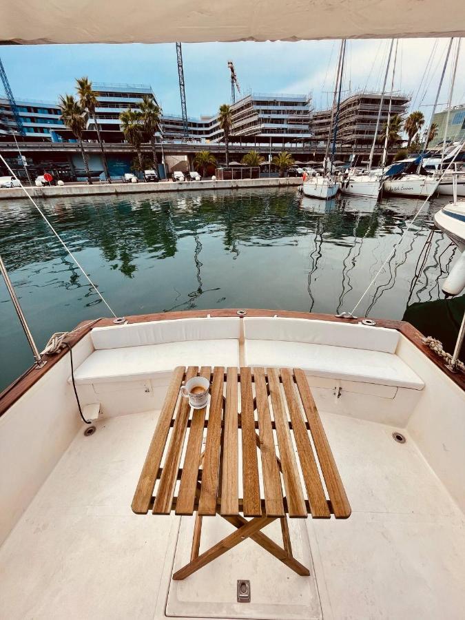 Stylish 80'S Fishing Boat Hotel Sant Adrià de Besòs Eksteriør billede