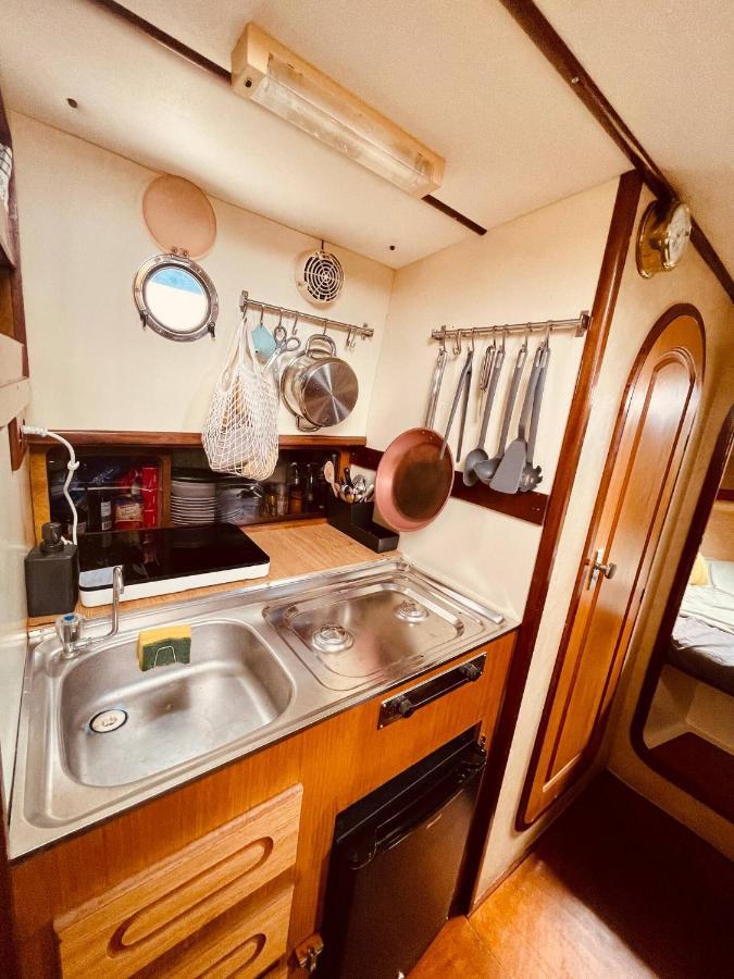 Stylish 80'S Fishing Boat Hotel Sant Adrià de Besòs Eksteriør billede